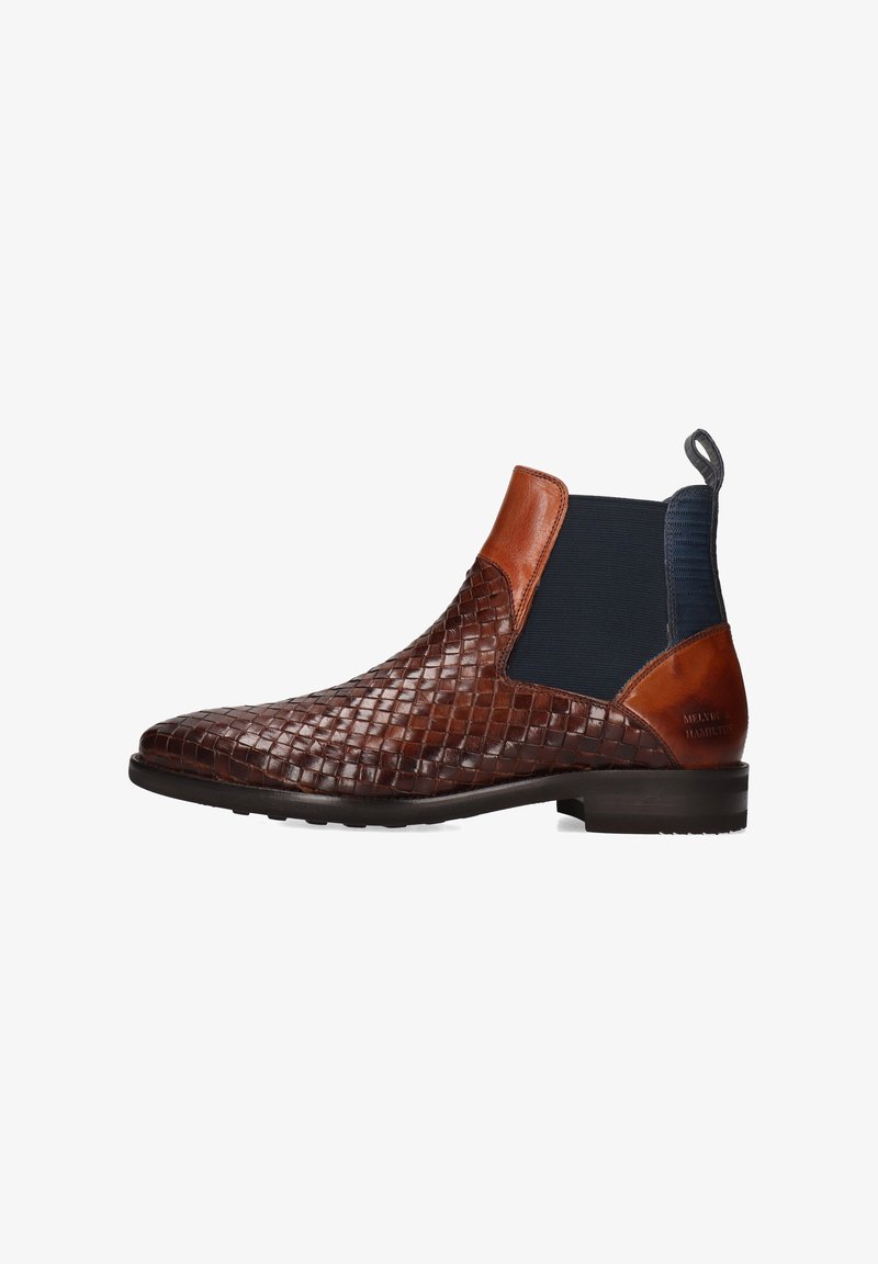 Bottine en cuir tressé marron avec panneaux élastiques sur les côtés, un bout lisse et un petit talon. Comprend une languette pour un enfilage facile.