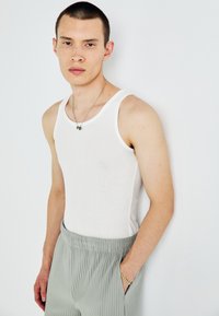 Only & Sons ONSASHER PLEATED PLISSEE  - Pantaloni scurți - limestone