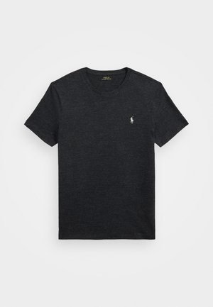T-shirt en coton gris foncé avec un col rond, des manches courtes et un petit logo brodé blanc sur le côté gauche de la poitrine.