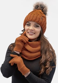 Unselected, orange