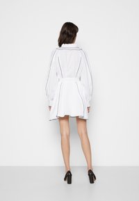 Claudie Pierlot Vapaa-ajan mekko - off-white