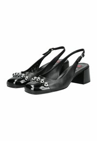 Černé kožené slingback boty s kulatou špičkou, lesklými akcenty, třemi kovovými dekoračními koulemi a čtveratým blokovým podpatkem.