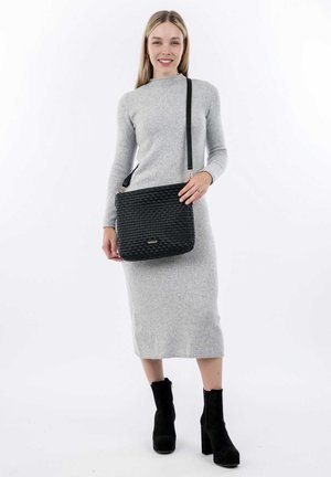 Emily & Noah DARINA czarny