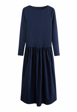 Granatowa sukienka z długimi rękawami, okrągłym dekoltem, dopasowanym górą i marszczoną talią prowadzącą do zwiewnej spódnicy. Gładka tekstura materiału.