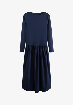 Granatowa sukienka z długimi rękawami, okrągłym dekoltem, dopasowanym górą i marszczoną talią prowadzącą do zwiewnej spódnicy. Gładka tekstura materiału.