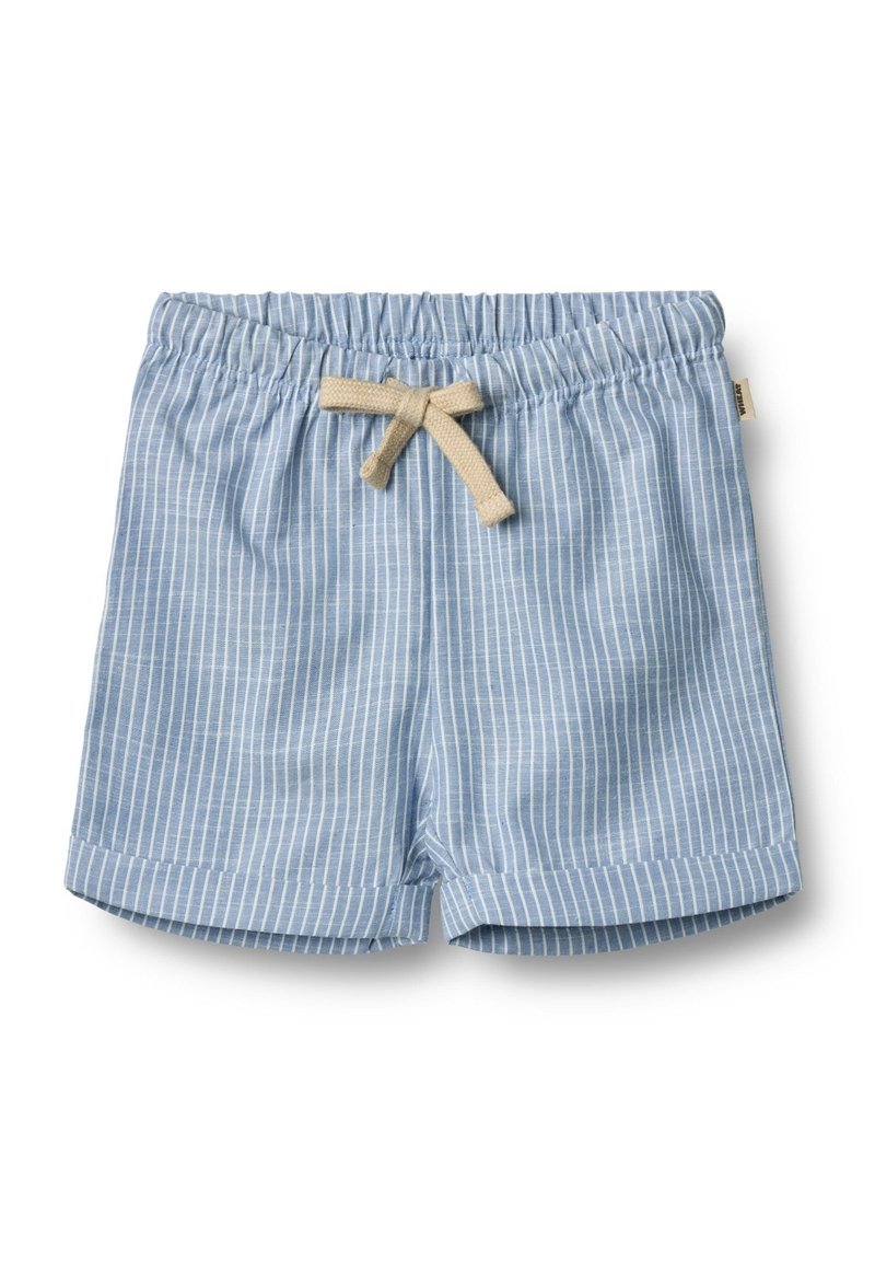 Ljusblåa shorts för småbarn med vita vertikala ränder och ett beige snöre i den elastiska midjan, med vikta fållar på vit bakgrund.