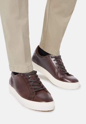 Trainers - dark brown