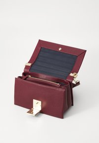 Tommy Hilfiger CROSSOVER - Håndveske - deep rouge