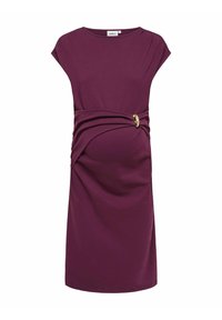 Robe de maternité violette avec manches courtes et détail de boucle dorée soulignant la taille, conçue pour une coupe ajustée et un confort optimal.