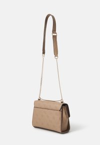 Guess CRESIDIA XBODY FLAP - Keresztpántos táska - dark taupe