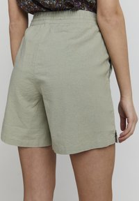 Oxmo OXALGEA LINEN MIX - Šortai - seagrass