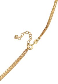 Collier en chaîne dorée présentant plusieurs designs de brins, un fermoir en homard, et une chaîne de longueur ajustable avec des maillons pour la personnalisation de la taille.