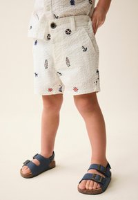 Next Shorts - white