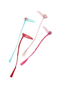Quatre barrettes avec des franges colorées : rouge avec un cœur, bleu avec un arc-en-ciel, rose avec un cochon, et rose avec un motif de fraise.