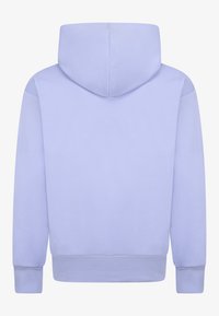 Világoslila kapucnis pulóver hátulról nézve. Sima textúrával, bordázott mandzsettákkal és laza szabással, egyszerű dizájnnal.