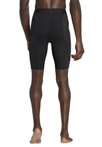 Schwarze Kompressionsshorts mit glatter Textur, in mittlerer Oberschenkellänge und elastischem Bund; konzipiert für sportliche Leistung und Komfort.