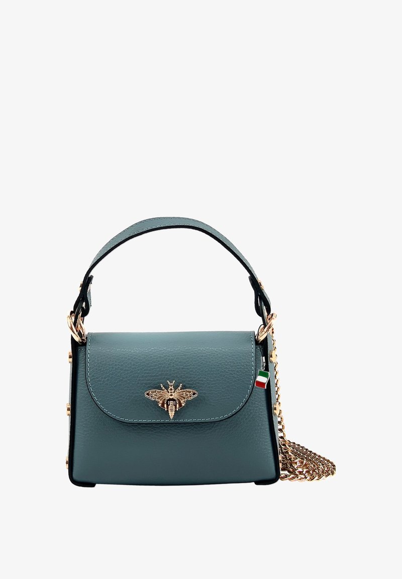 Teal leren handtas met een gouden bij-embleem, platte klep en kettingband. Bevat een Italiaanse vlag charm en een gestructureerde buitenkant.