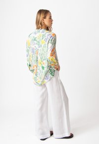 Thumbnail Image 4