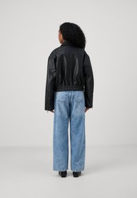 Gina Tricot Petite DISTRESSED PETITE - Casaco de pele sintética - offblack