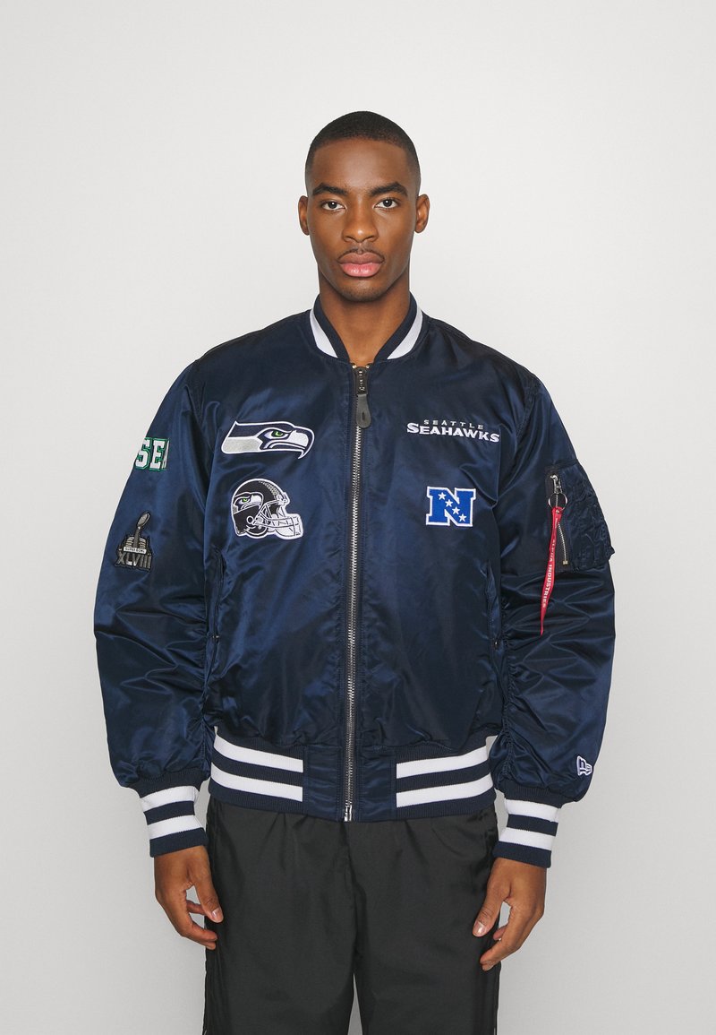 New Era NFL X ALPHA INDUSTRIES SEATTLE SEAHAWKS MA1 BOMBER Giacca sportiva navy/black/blu