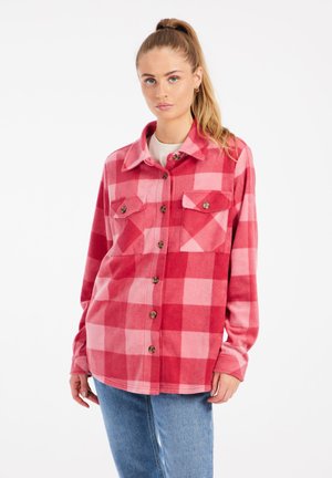 Rood en roze geruit flanellen shirt met twee borstzakken en bruine knopen. Zachte textuur; kraagontwerp en lange mouwen.