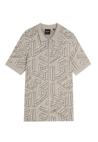 Maglietta in maglia beige a maniche corte con un motivo geometrico. Presenta una zip frontale e un colletto classico, tessuto testurizzato con linee dimensionali.