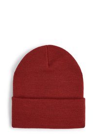 Gorro de punto rojo con un borde doblado. Hecho de un material suave y texturizado, presenta un diseño de parte superior redondeada y sin costuras.