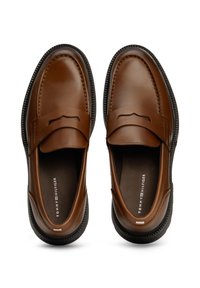Tommy Hilfiger LIGHT HILFIGER LOAFER - Įmautiniai batai - winter cognac