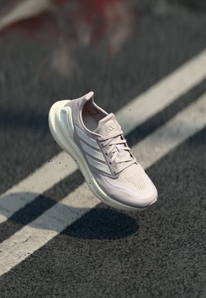 PUREBOOST 5 - Apavi skriešanai pa asfaltu - ice purple/off white/iron metallic