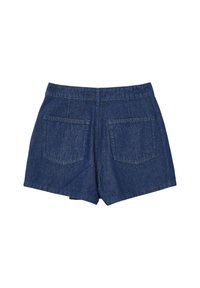 Shorts in denim con un lavaggio blu scuro, caratterizzati da un vita alta, due tasche posteriori e un orlo semplice e pulito senza decorazioni.