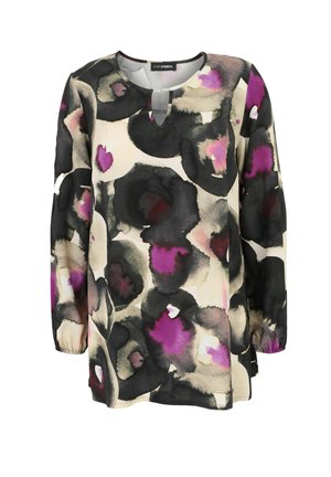 Langärmlige, lockere Bluse aus leichtem Stoff mit einem floralem Muster in Schwarz, Creme und lila, das an Aquarell erinnert. Detail mit Schlüsselloch-Ausschnitt.