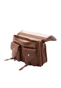 Borsa a tracolla in pelle marrone con numerose tasche con zip e a scatto, design a pieghevole e rivestimento in tessuto beige. Presenta cinghie con fibbia sui lati.