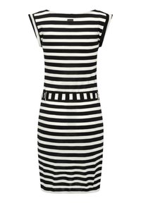 Schwarz-weiß gestreiftes ärmelloses Kleid mit Boot-Ausschnitt und passendem horizontal gestreiften Gürtel in der Taille.