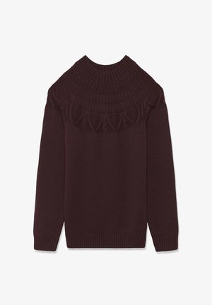 Bordo megztinis su raukšlėtu aukštu kaklu ir sudėtingu megztu raštu ant pečių. Ilgos rankovės ir raukšlėtos rankogaliai bei sijonas.