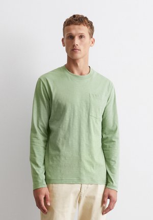 Long-sleeve, light green cotton t-shirt with a crew neck and chest pocket. Soft texture with subtle horizontal stripes. Casual fit.