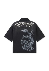 Schwarze Kurzarmjacke mit einem großen silbernen Drachendesign auf dem Rücken und "Ed Hardy" in Schriftzug über den Schultern.