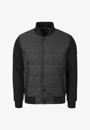 Sort bomberjakke med quiltet front, der har en subtil mønstret tekstur, ensfarvede sorte ærmer, ribstrikket krave, manchetter og knaplukning.