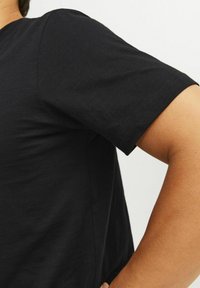 Jack & Jones PREMIUM BLUNIXS HENLEY - Paprasti marškinėliai - black