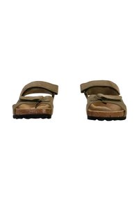 Et par beige åbne sandaler med justerbare stropper og kork-fodsåler, vist fra fronten på en hvid baggrund.