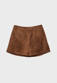 Shorts alta vita in suede marrone con passanti per cintura e due tasche a filetto sul retro, esposti su uno sfondo grigio chiaro.