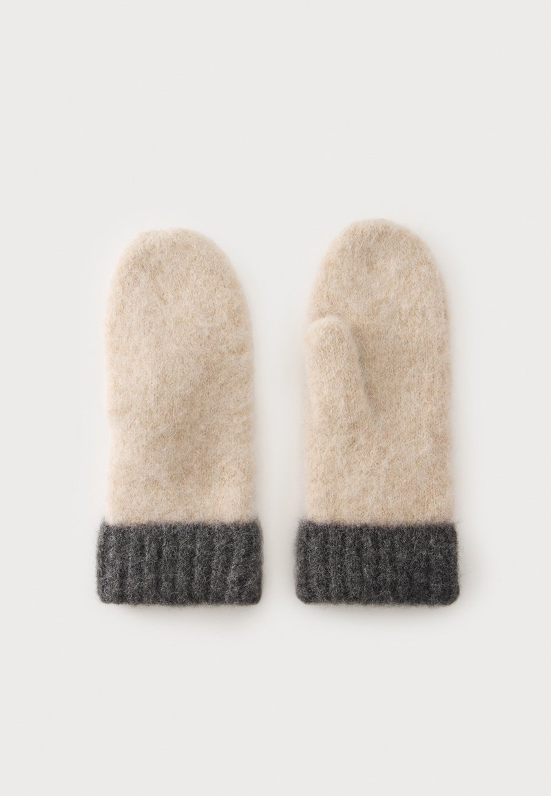 Moufles en laine beige douce avec poignets côtelés gris foncé, posées à plat sur un fond blanc, montrant l'emplacement du pouce et la texture.