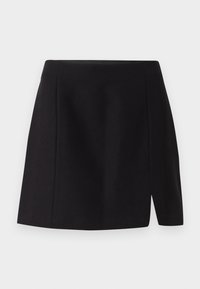 Mini-jupe noire en tissu lisse, dotée d'une taille ajustée et d'une fente à l'avant qui apporte une touche moderne à son design simple.