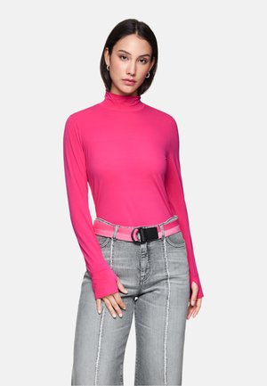 Long sleeved top - dragon fruit