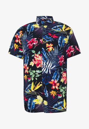 Kortemouw overhemd met knopen en levendige tropische bloemen- en blauwbladige patronen op een donkere achtergrond.
