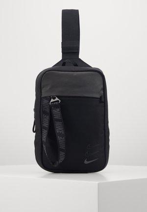 ESSENTIALS UNISEX - Skuldertasker - black/dark smoke grey