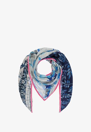 Trójkątny szal z mieszanymi niebieskimi i szarymi wzorami kwiatowymi i geometrycznymi, wykończony jaskraworóżową lamówką, pokazany złożony na białym tle.