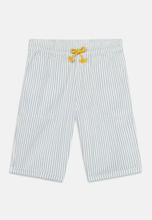 Μπλε και λευκά κάθετα ριγέ σορτς με ελαστική μέση και κίτρινο κορδόνι, με εμπρόσθιες τσέπες με πατς.