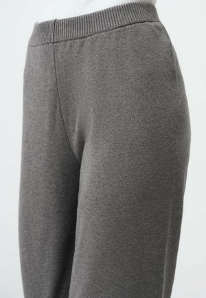Pantaloni grigi casual realizzati in morbido misto cotone, con vita a costine, design a gamba dritta e texture liscia senza motivi visibili.