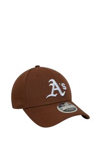 Brauner Baseballschläger aus strukturiertem Stoff, mit einem weißen gestickten "A's"-Logo auf der Vorderseite und einem gebogenen Schirm.