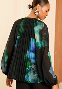 Love & Roses REGULAR FIT PRINTED PLEATED V-NECK  - Blúz - black